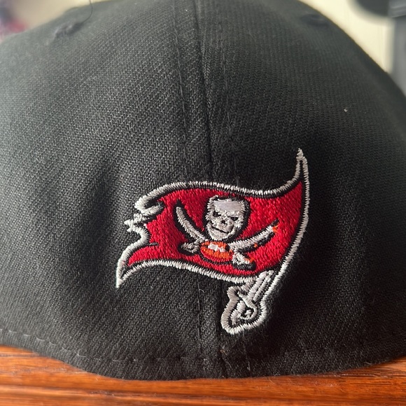Buccaneers 2022 Draft Hat - Picture 2 of 4